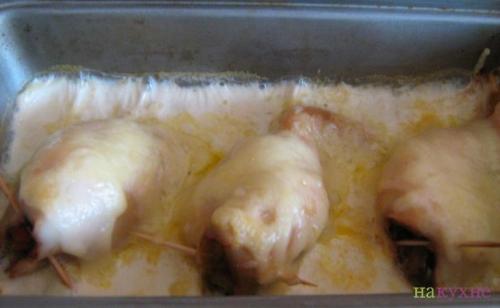 Запеченные кальмары с грибами с сыром. Кальмары, фаршированные грибами, запеченные в сливках под сырной корочкой