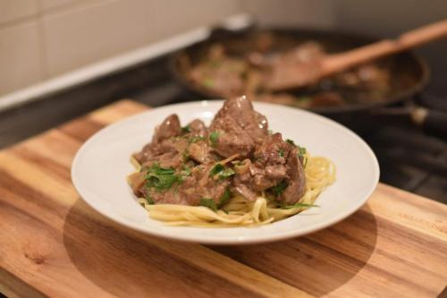 Куриная печень с макаронами. Печенка с макаронами: вкусные и простые рецепты