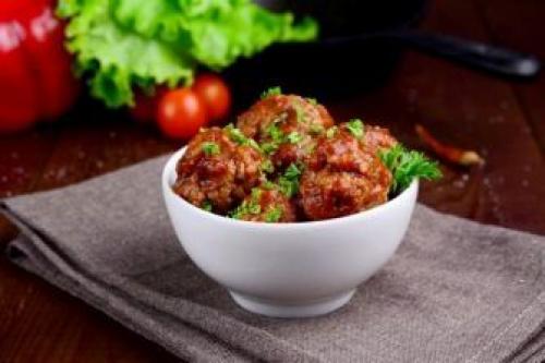 Картошка с беконом в духовке слоями. Картошка с беконом в духовке рецепт с фото пошагово