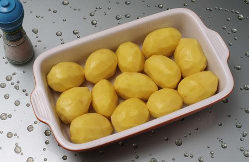 Картошка с беконом и луком в духовке. Как приготовить картошку с беконом — рецепт запеченной картошки в духовке с пошаговыми фото