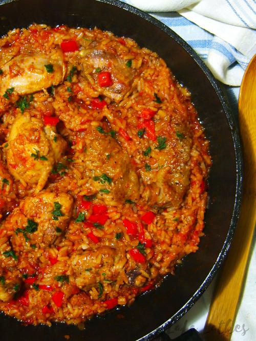 Рис с курицей и томатной пастой. Курица с рисом в томатном соусе