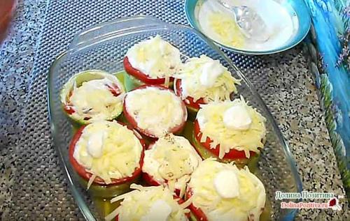 Кабачки в духовке с курицей. Фаршированные кабачки с курицей запеченные в духовке — быстро, вкусно, красиво