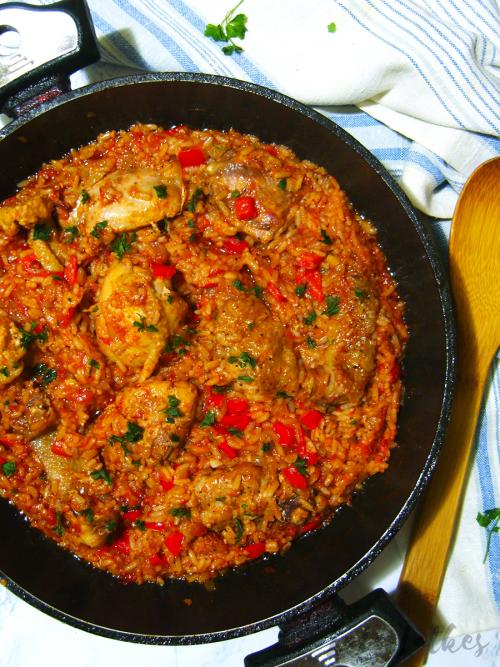 Рис с курицей и томатной пастой. Курица с рисом в томатном соусе