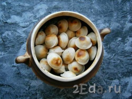 Рецепт пельменей в горшочках в духовке со сметаной. Пельмени в горшочке со сметаной и сыром в духовке 03 Рецепт пельменей в горшочках в духовке со сметаной. Пельмени в горшочке со сметаной и сыром в духовке 03