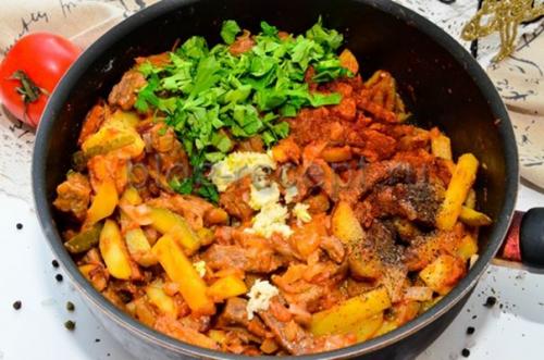 Азу с солеными огурцами. Ингредиенты: