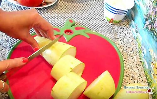 Кабачки в духовке с курицей. Фаршированные кабачки с курицей запеченные в духовке — быстро, вкусно, красиво