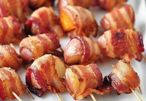 Картошка в мундире в духовке с беконом. Картофель в мундире, фаршированный сметаной и беконом 38 Картошка в мундире в духовке с беконом. Картофель в мундире, фаршированный сметаной и беконом 38