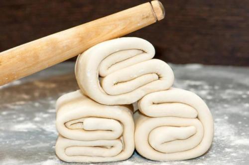 Дрожжевое тесто в холодильнике сколько хранить. Хранение, разморозка, выпечка