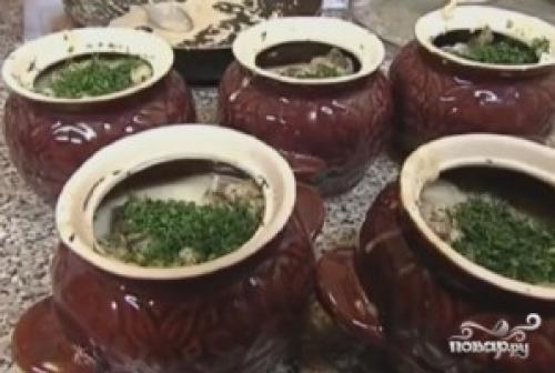 Пельмени в горшочках с печенью