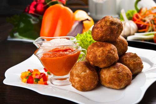 Как сделать из рисовой каши биточки. Рисовые биточки под клюквенным соусом 18 Как сделать из рисовой каши биточки. Рисовые биточки под клюквенным соусом 18