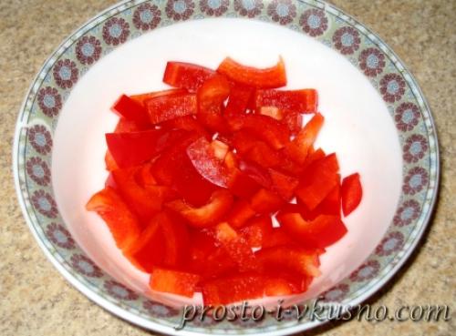 Грудка куриная с овощами и грибами. Куриное филе с шампиньонами и маринованными огурчиками