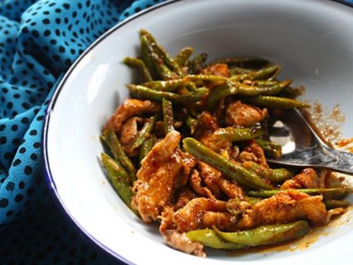 Тушеная картошка с курицей и фасолью. Совет 1: Как приготовить курицу с картофелем и фасолью 04 Тушеная картошка с курицей и фасолью. Совет 1: Как приготовить курицу с картофелем и фасолью 04
