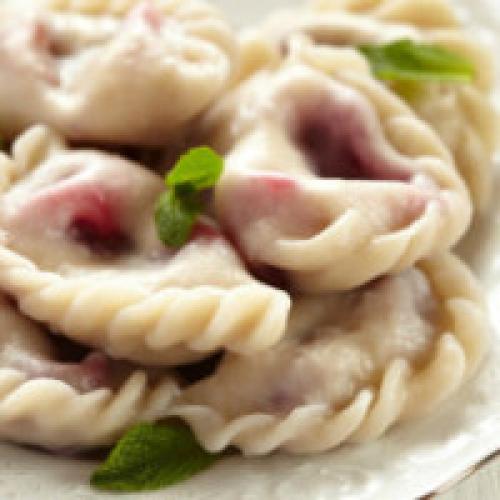 Вареники с ягодами на кефире. Рецепт приготовления вареников с начинкой из ягод