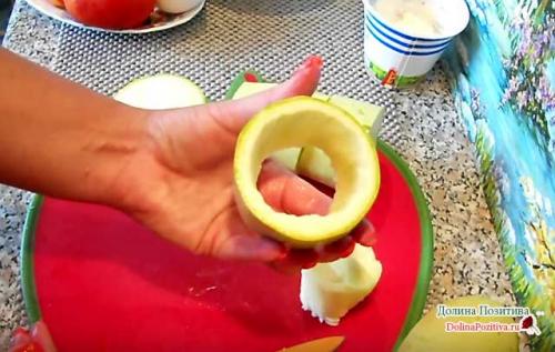 Кабачки в духовке с курицей. Фаршированные кабачки с курицей запеченные в духовке — быстро, вкусно, красиво