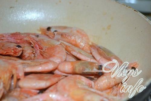 Креветки жареные с чесноком и кетчупом. Жаренные креветки с чесноком и имбирем 05