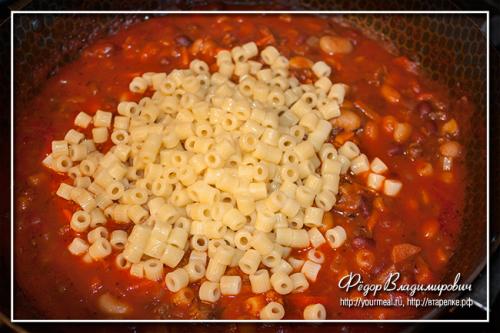Фарш с фасолью и макаронами. Итальянский густой овощной суп с фаршем, пастой и фасолью