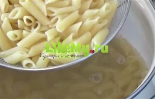 Запеканка из макарон с куриным фаршем. С фаршем и сыром