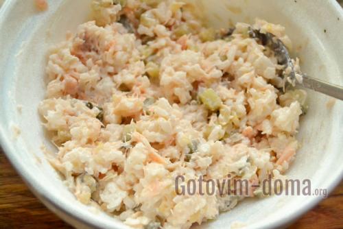 Салат с семгой рисом и яйцами. Вкуснейший рыбный салат с рисом и яйцом, рецепт