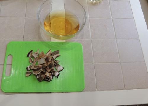 Суп с сушеными грибами и курицей. Суп из белых сушеных грибов на курином бульоне пошаговый рецепт с фото