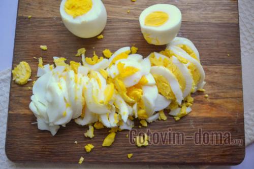 Салат с семгой рисом и яйцами. Вкуснейший рыбный салат с рисом и яйцом, рецепт