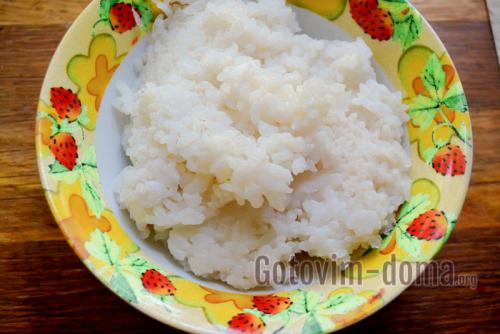 Салат с семгой рисом и яйцами. Вкуснейший рыбный салат с рисом и яйцом, рецепт