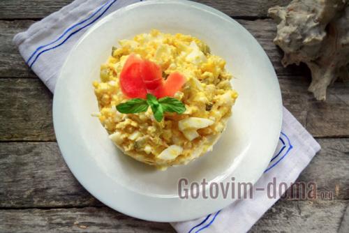 Салат с семгой рисом и яйцами. Вкуснейший рыбный салат с рисом и яйцом, рецепт