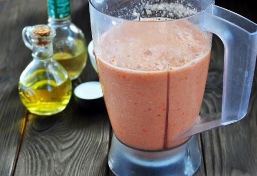 Лечо пальчики оближешь с чесноком. Лечо из кабачков с томатной пастой и чесноком