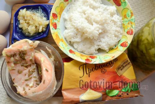 Салат с семгой рисом и яйцами. Вкуснейший рыбный салат с рисом и яйцом, рецепт