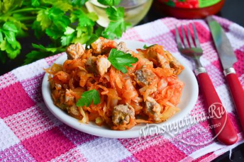 Свинина с капустой. Капуста тушеная со свининой и томатной пастой