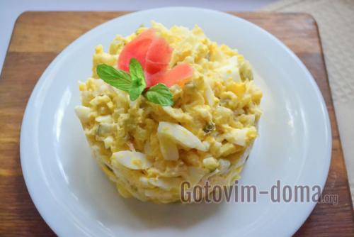 Салат с семгой рисом и яйцами. Вкуснейший рыбный салат с рисом и яйцом, рецепт