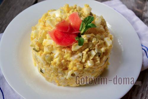 Салат с семгой рисом и яйцами. Вкуснейший рыбный салат с рисом и яйцом, рецепт