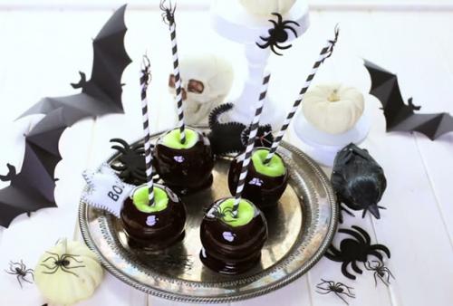 Яблоки на Хэллоуин. Рецепт приготовления яблок в черной карамели на Хэллоуин