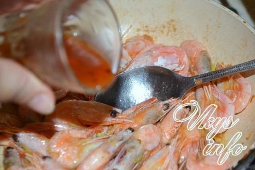 Креветки жареные с чесноком и кетчупом. Жаренные креветки с чесноком и имбирем 08