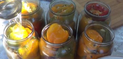 Фаршированный острый перец на зиму. Фаршированный перец на зиму с капустой, морковью и медом