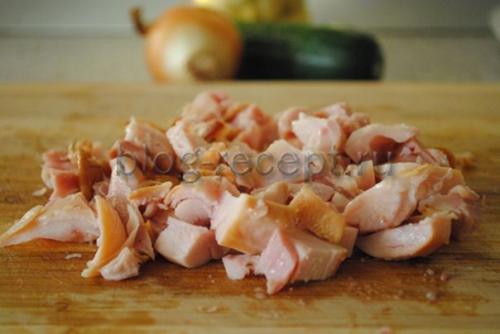 Салат слоеный с копченой курицей. Ингредиенты на 4 порции: