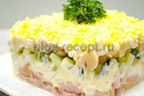 Салат слоеный с копченой курицей. Ингредиенты на 4 порции: