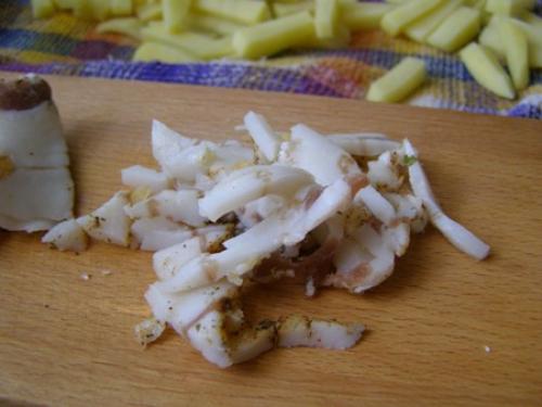 Жареная картошка с салом и грибами. Как вкусно и быстро пожарить хрустящую картошку с грибами – секреты приготовления