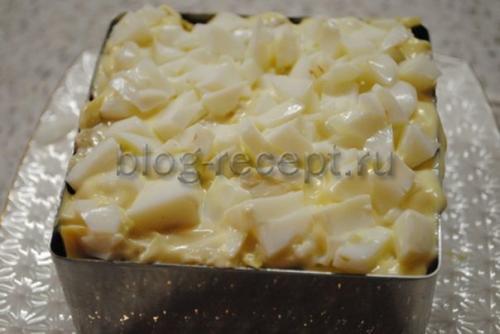 Салат слоеный с копченой курицей. Ингредиенты на 4 порции: