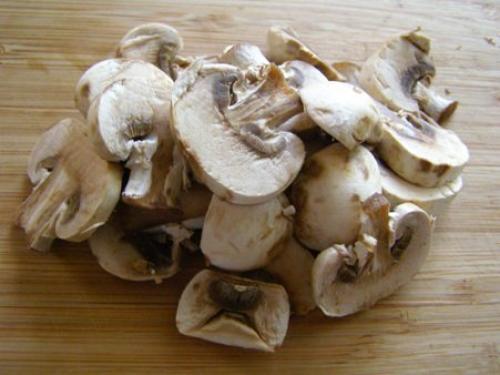 Жареная картошка с салом и грибами. Как вкусно и быстро пожарить хрустящую картошку с грибами – секреты приготовления