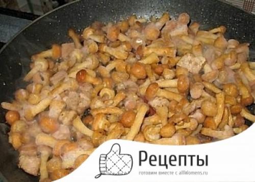 Картошка жареная с беконом и грибами. Жареная картошка с опятами и беконом 02 Картошка жареная с беконом и грибами. Жареная картошка с опятами и беконом 02