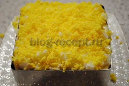 Салат слоеный с копченой курицей. Ингредиенты на 4 порции: