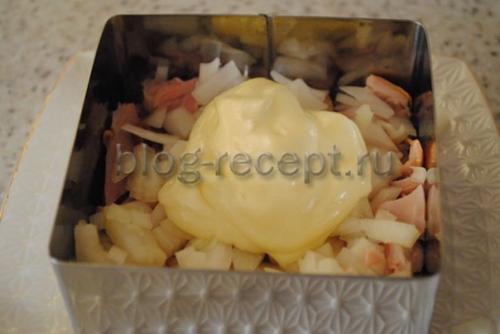 Салат слоеный с копченой курицей. Ингредиенты на 4 порции: