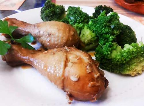 Куриные ножки с брокколи на сковороде. Куриные голени, тушеные по–филиппински — простой и вкусный рецепт