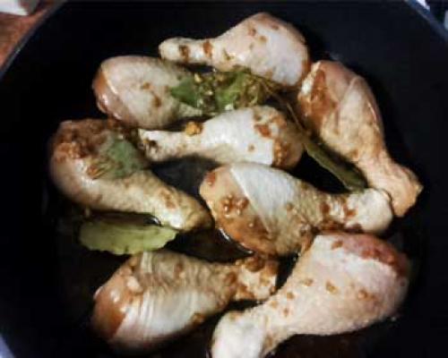 Куриные ножки с брокколи на сковороде. Куриные голени, тушеные по–филиппински — простой и вкусный рецепт