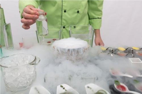 Мусс из зеленого чая и лайма в жидком азоте.  Пена