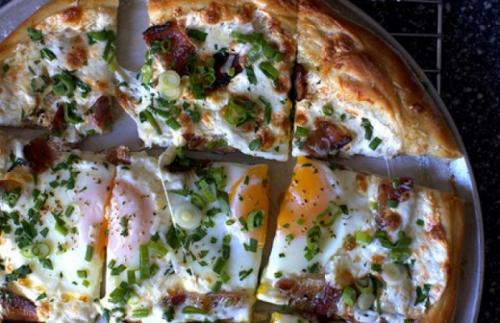 Пицца с луком сыром и колбасой. Пицца с колбасой и луком 28 Пицца с луком сыром и колбасой. Пицца с колбасой и луком 28