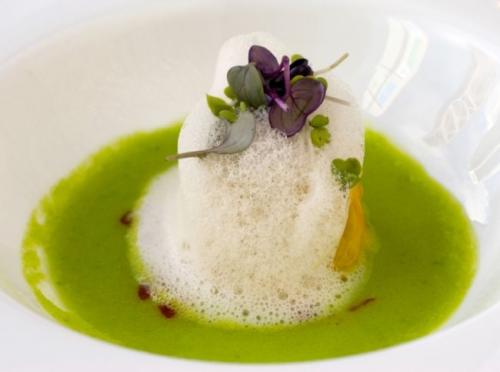 Мусс из зеленого чая и лайма в жидком азоте.  Пена