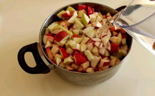 Яблочное пюре в микроволновке на зиму. Яблочное пюре на зиму в домашних условиях без стерилизации