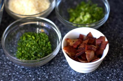 Пицца с луком сыром и колбасой. Пицца с колбасой и луком 30 Пицца с луком сыром и колбасой. Пицца с колбасой и луком 30