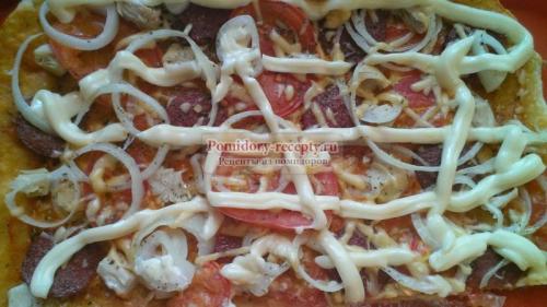 Пицца с луком сыром и колбасой. Пицца с колбасой и луком 13 Пицца с луком сыром и колбасой. Пицца с колбасой и луком 13